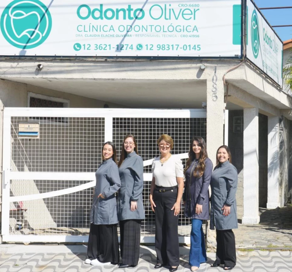 Foto 2:  — Odonto Oliver Clínica Odontológica